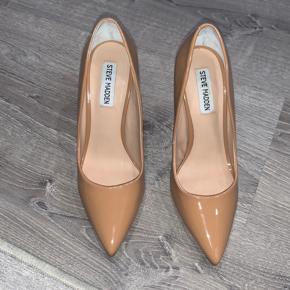 STEVE MADDEN- Daisie Pump Heels Patent Camel